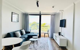 Luxe Newlands Peak Apartment 504